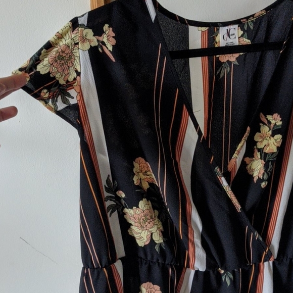 Faux wrap top - Picture 3 of 3